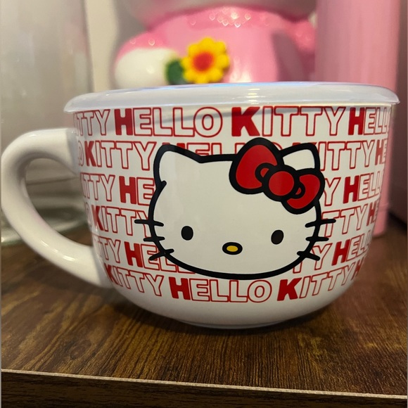 Hello Kitty Ceramic Mug with lid - Picture 5 of 8